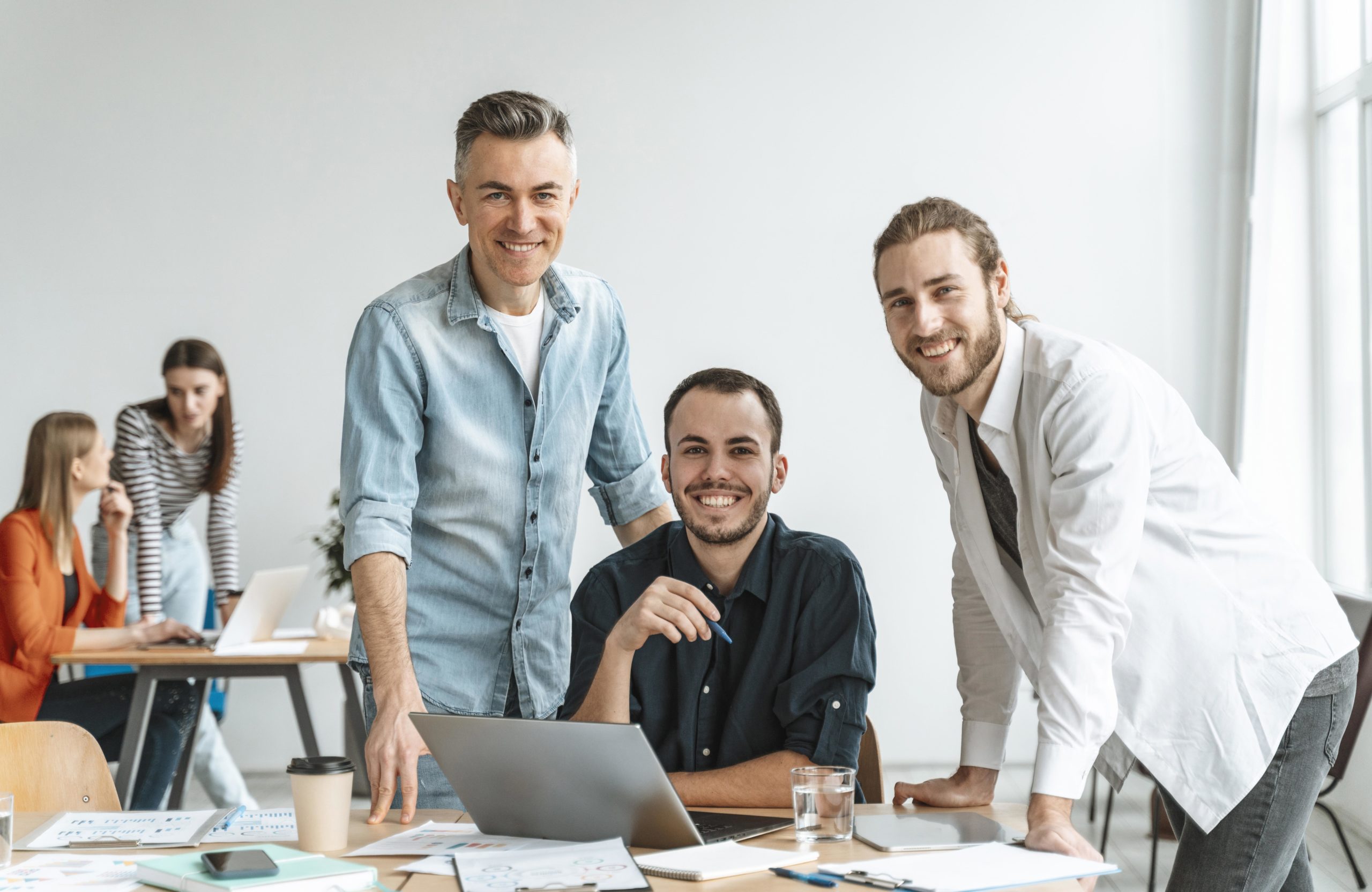 businesspeople-meeting-at-office-working